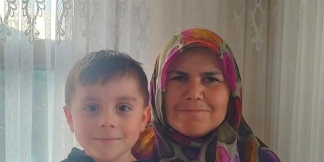 Annenin donarak, oğlunun düşerek öldüğü üzerinde duruluyor