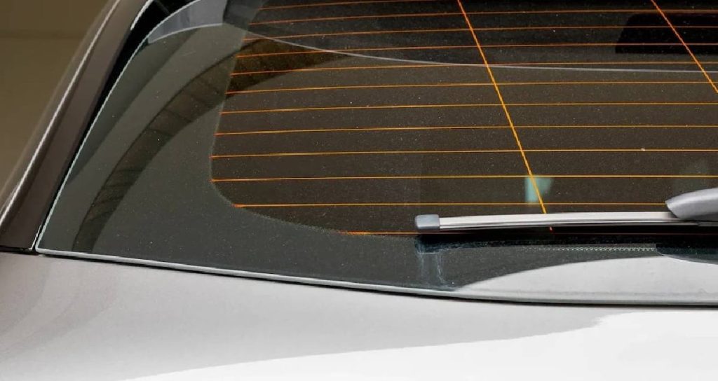 Araçların arka camındaki çizgiler dekor değil: İşte kimsenin bilmediği anlamı