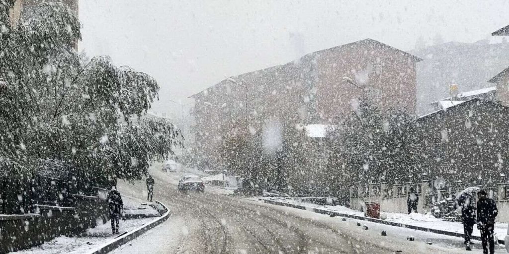 Bir yandan sis ve pus bir yandan sağanak ve kar alarmı verildi!