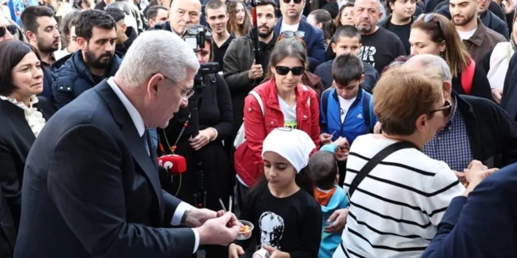İYİ Parti Atatürk’ü hem lokma dağıtarak hem de mevlit okutarak andı