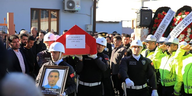 Manisa’da kazada şehit olan polis son yolculuğuna uğurlandı
