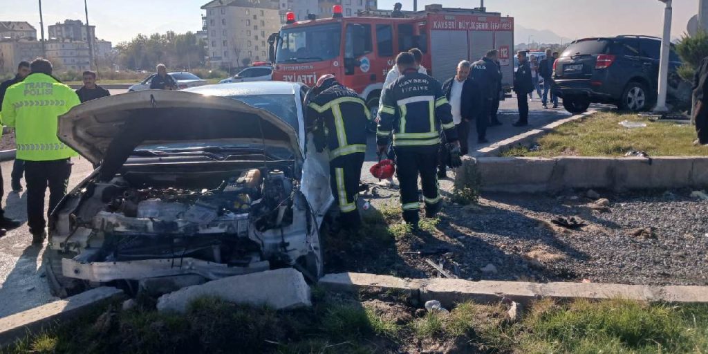 Otomobiller çarpıştı: 5 kişi yaralandı