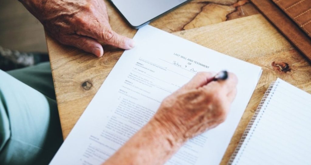 Torunlarına kızdı, dev mirası komşusuna bıraktı: Tek bir sebebi var!