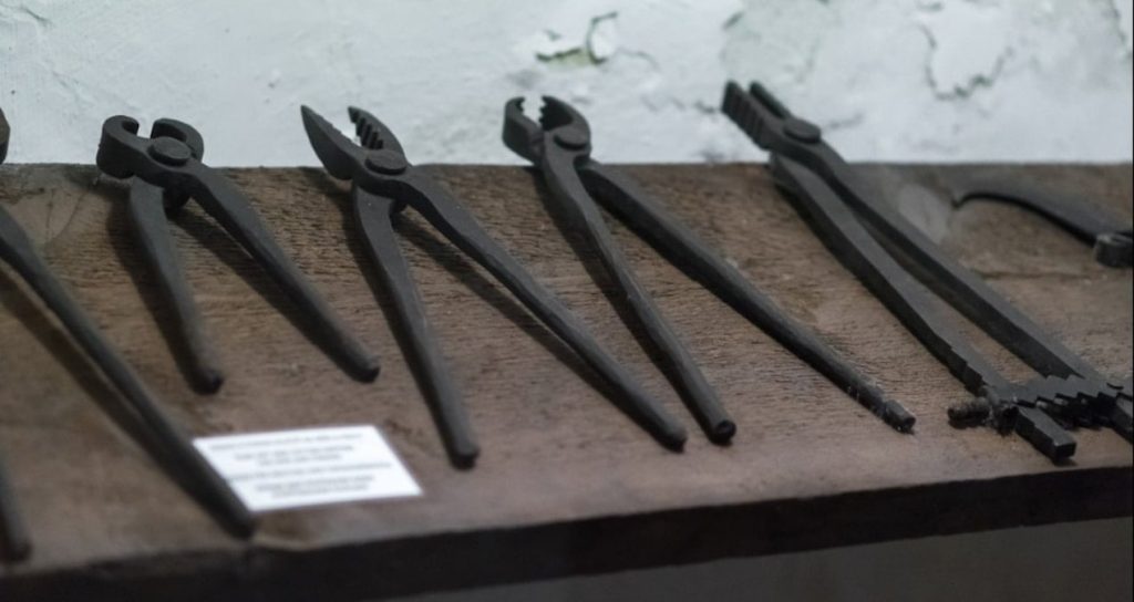 ‘Türklerin tırnakları çekildi’