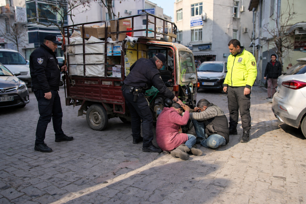 Edremit’te Vicdanları Yaralayan Olay: Engelli Çiftin Ekmek Teknesine El Konuldu