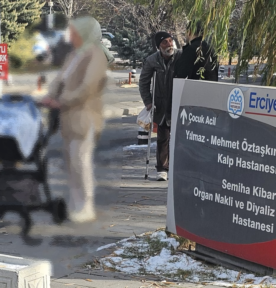 Erciyes Üniversitesi Hastanesi’nde Dilenci Sorunu: Vatandaşlar Önlem İstiyor