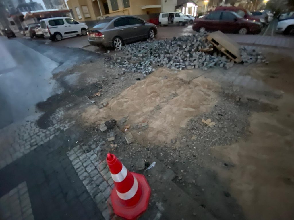 Papatya Caddesi Çamur ve Yama İçinde!