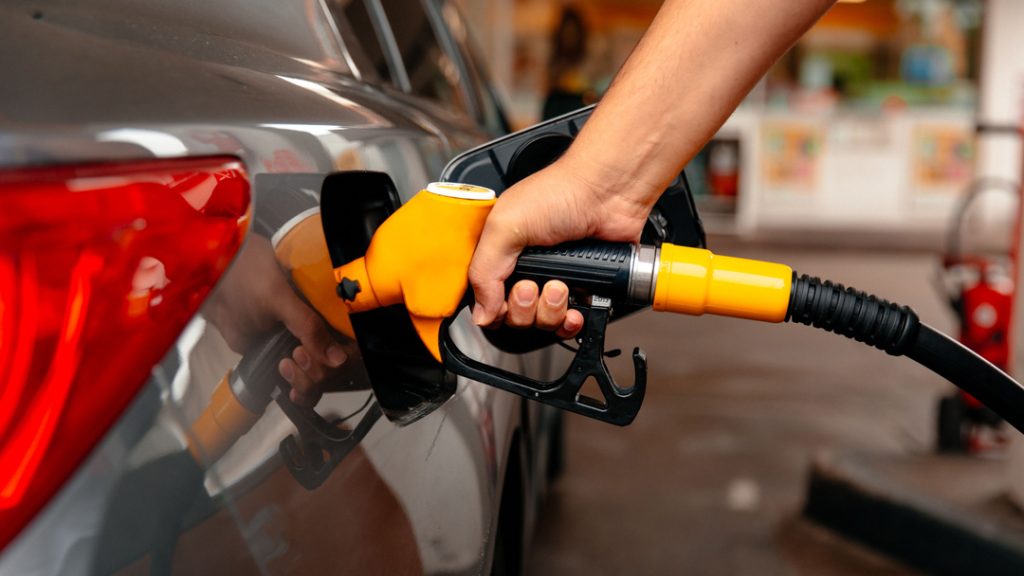 AKARYAKITA DEV ZAM: MOTORİN 70 TL’Yİ AŞIYOR