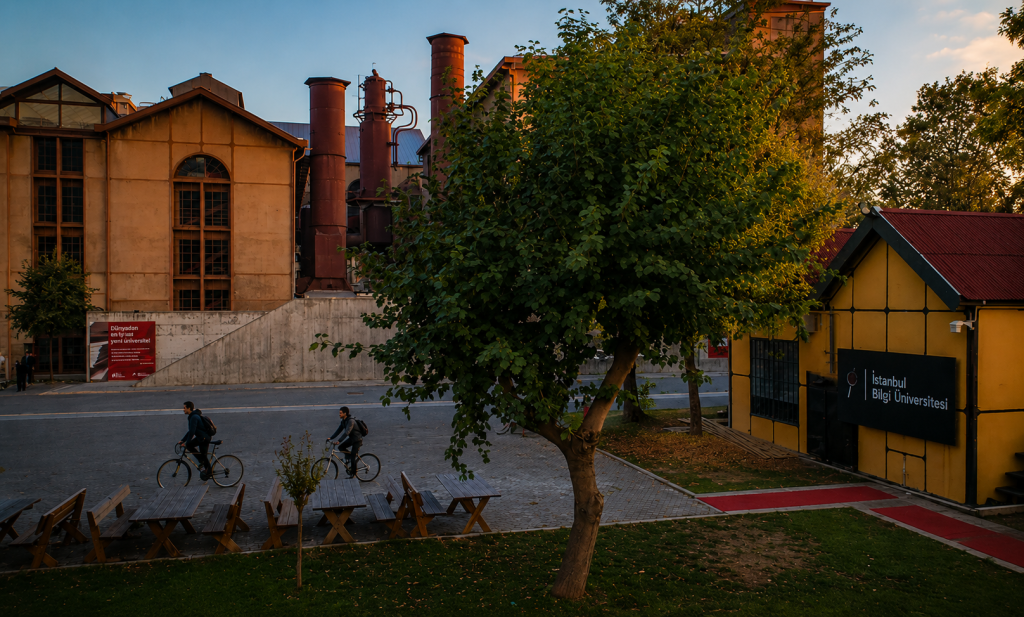 Bilgi Üniversitesi Hakkındaki Kapatma Kararı Kaldırıldı