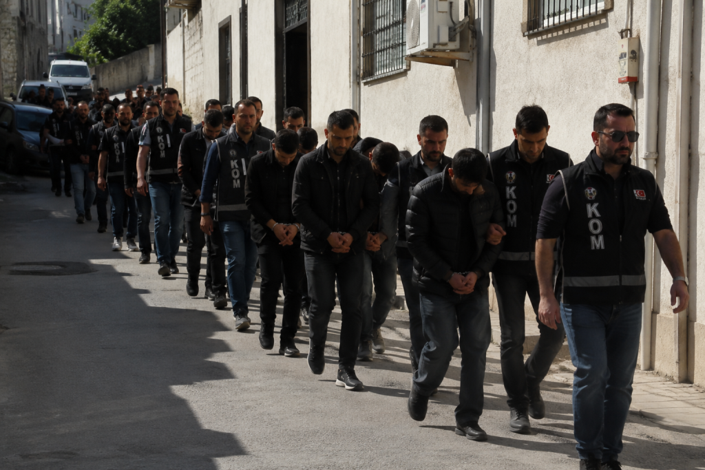 Yasa dışı bahis operasyonunda dev vurgun! 30 milyar liralık para trafiği mercek altında