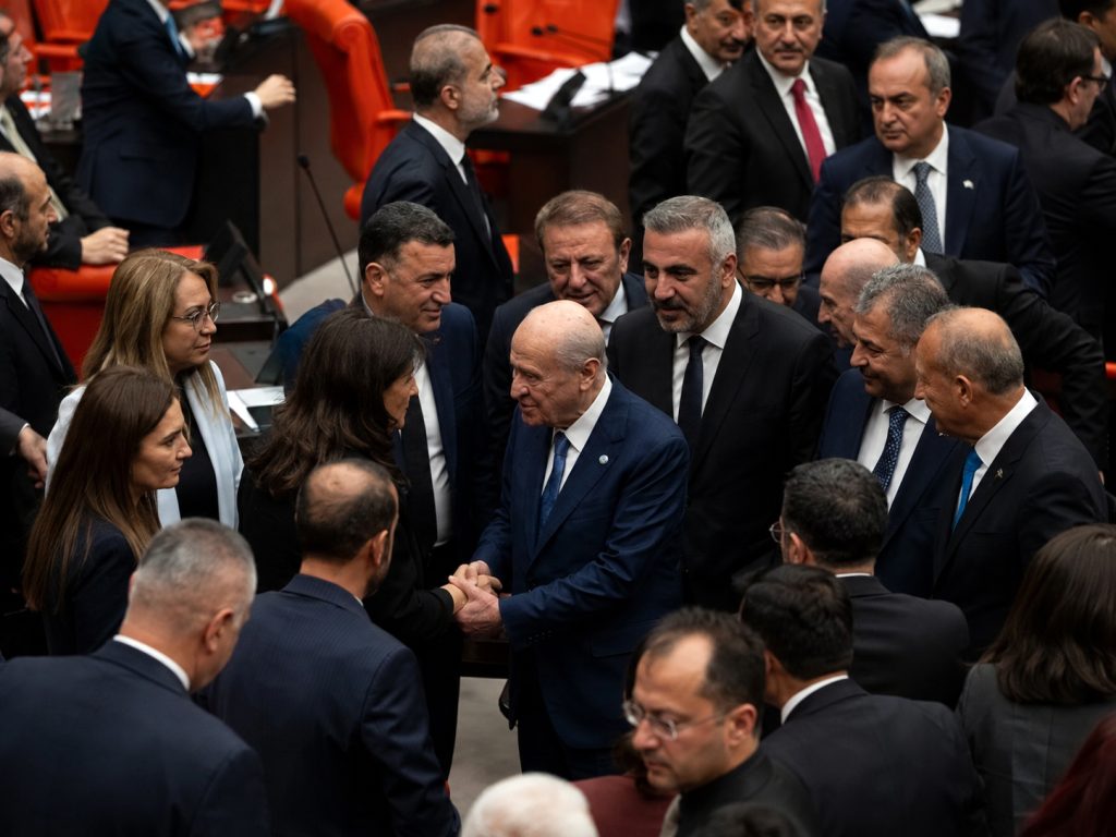 Çerçeve Yasa Meclis’ten Geçti: AK Parti’den 8 Milletvekilinin Oylamaya Katılmaması Dikkat Çekti