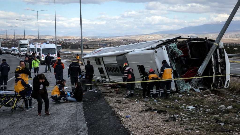 İncesu’da yolcu otobüsü faciası: 1 kişi hayatını kaybetti, 22 kişi yaralandı